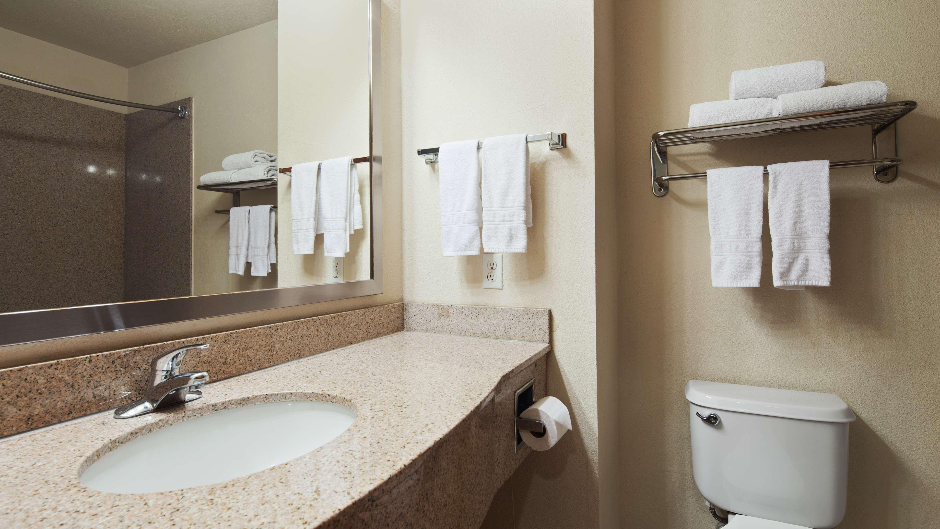 Best Western Inn & Suites Cleveland Ngoại thất bức ảnh